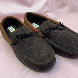 Dearfoams Men's Dark Gray and Brown Loafers